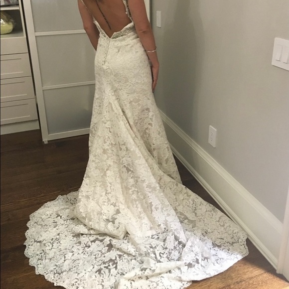 Stunning Ivory Lace & beaded wedding gown - Picture 3 of 10
